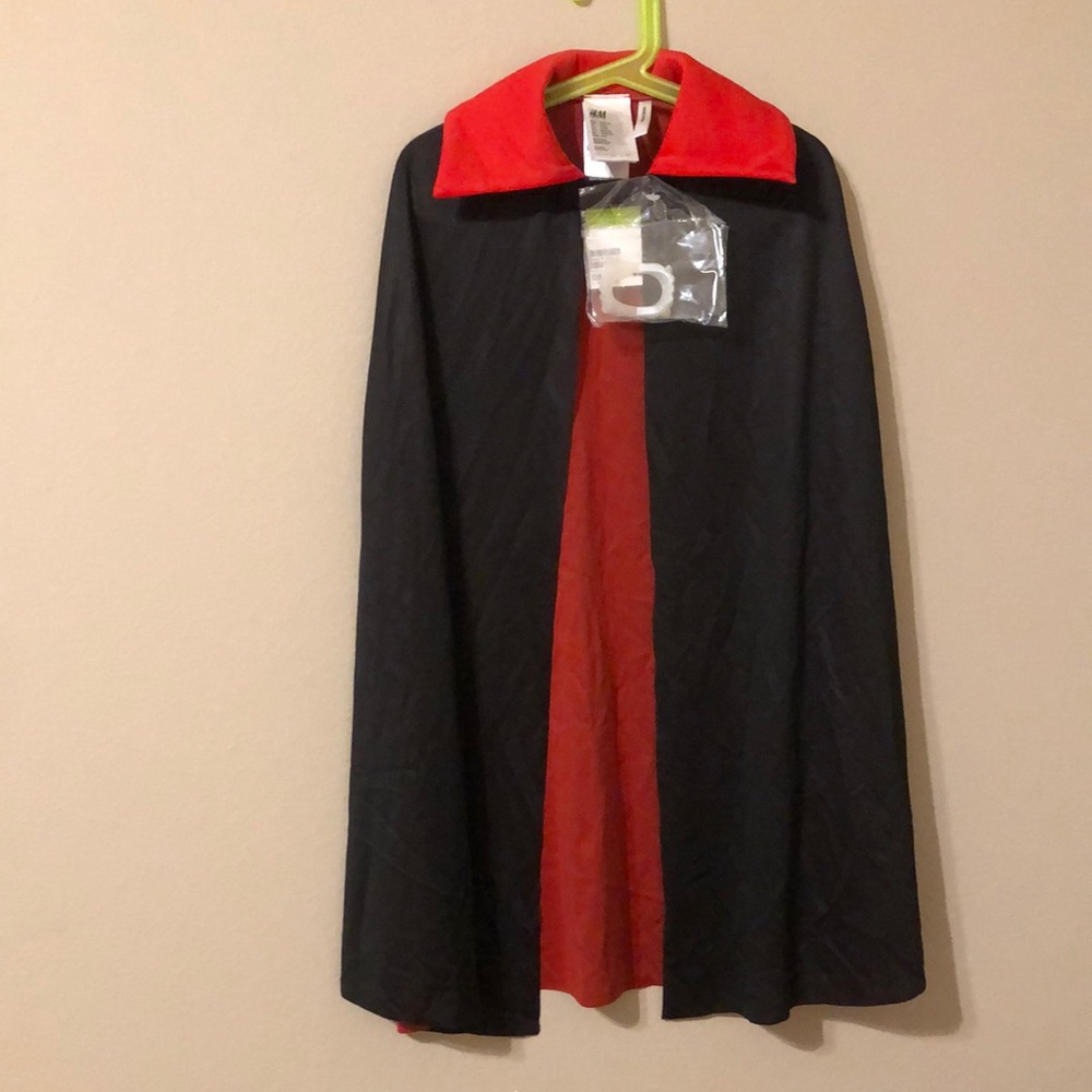 Nwt H&M kids Halloween cape costume